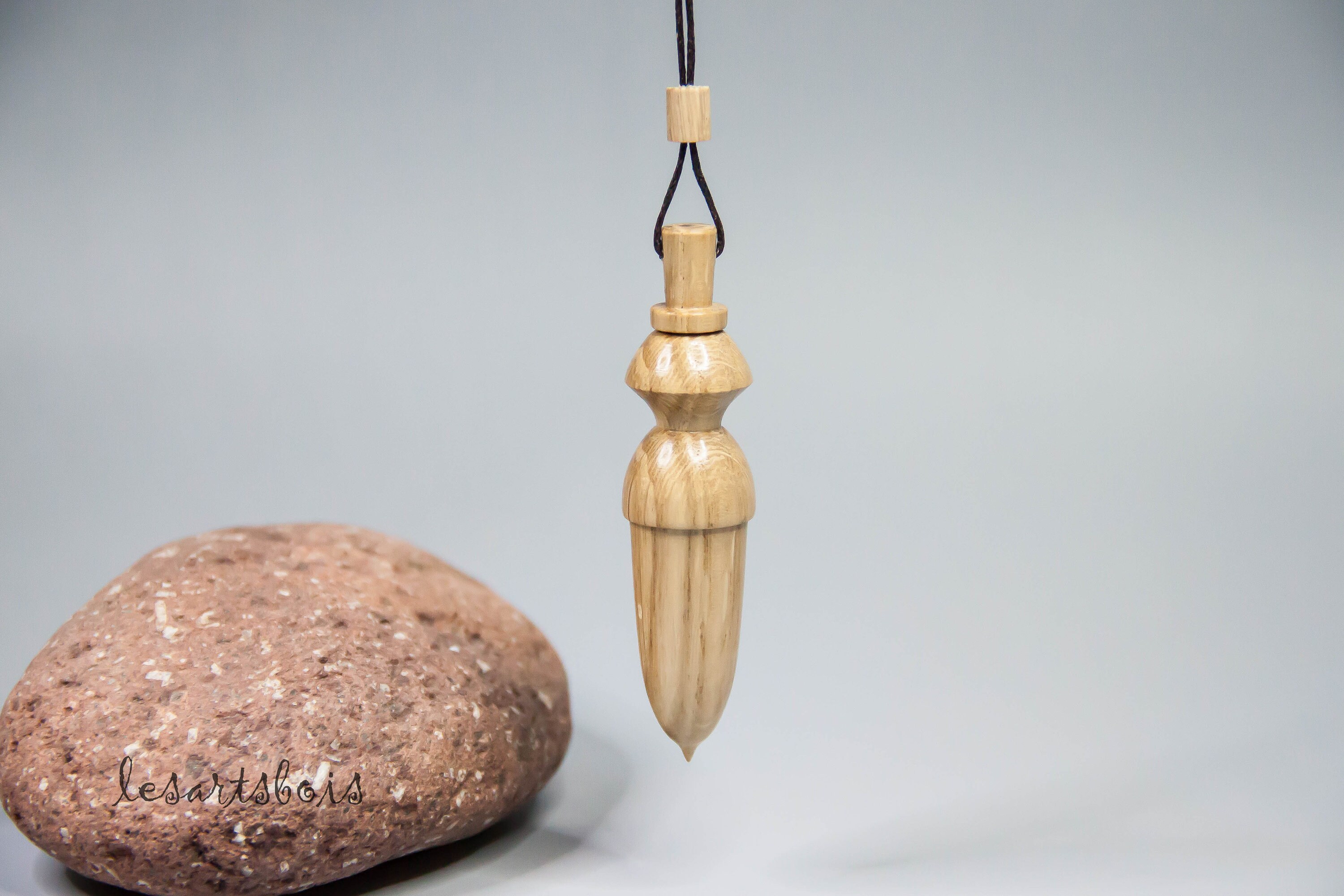 Pendule de Radiesthésie en Bois Chêne