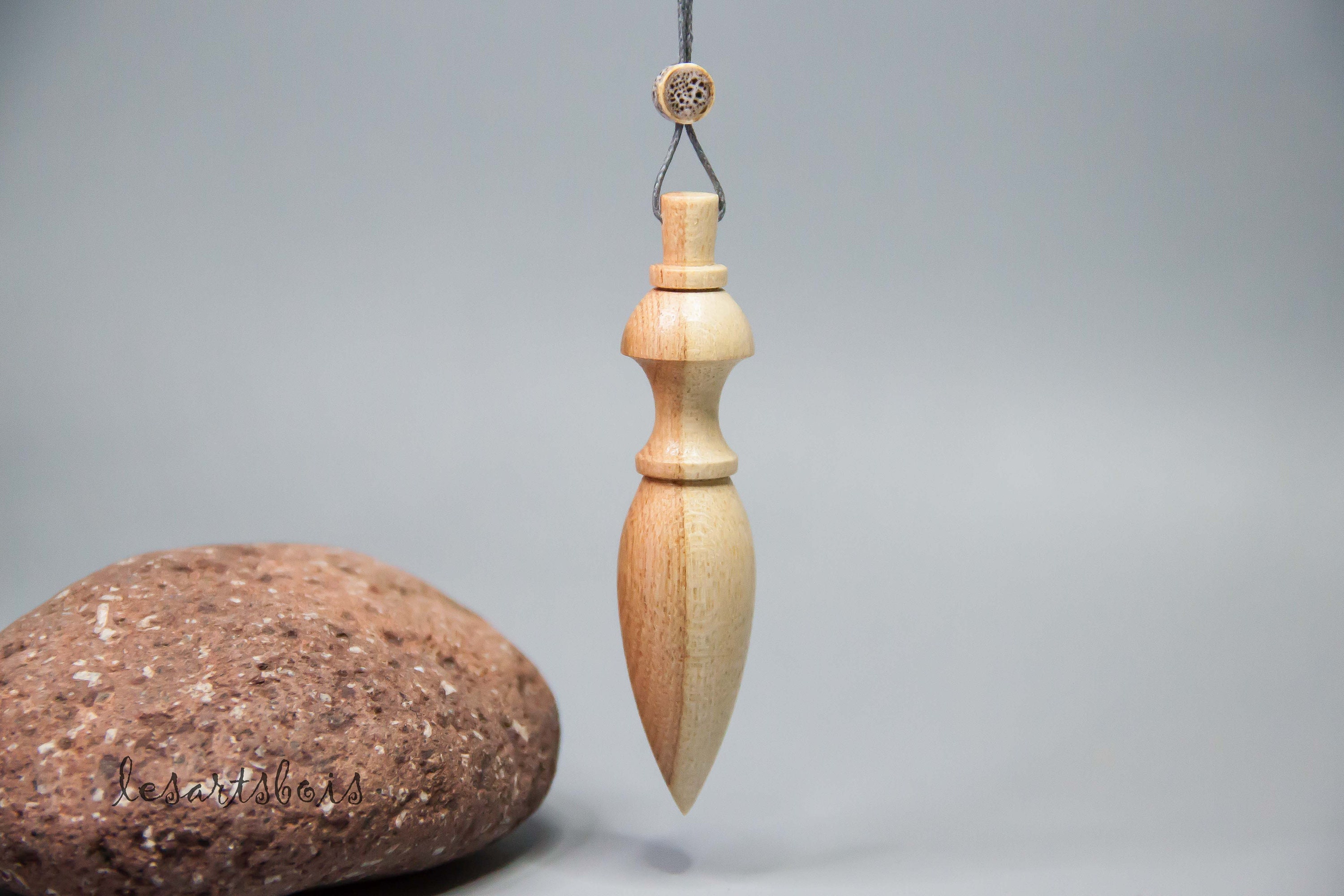 Pendule de Radiesthésie en Bois Sophora Du Japon | Appelé Également Arbre Des Pagodes