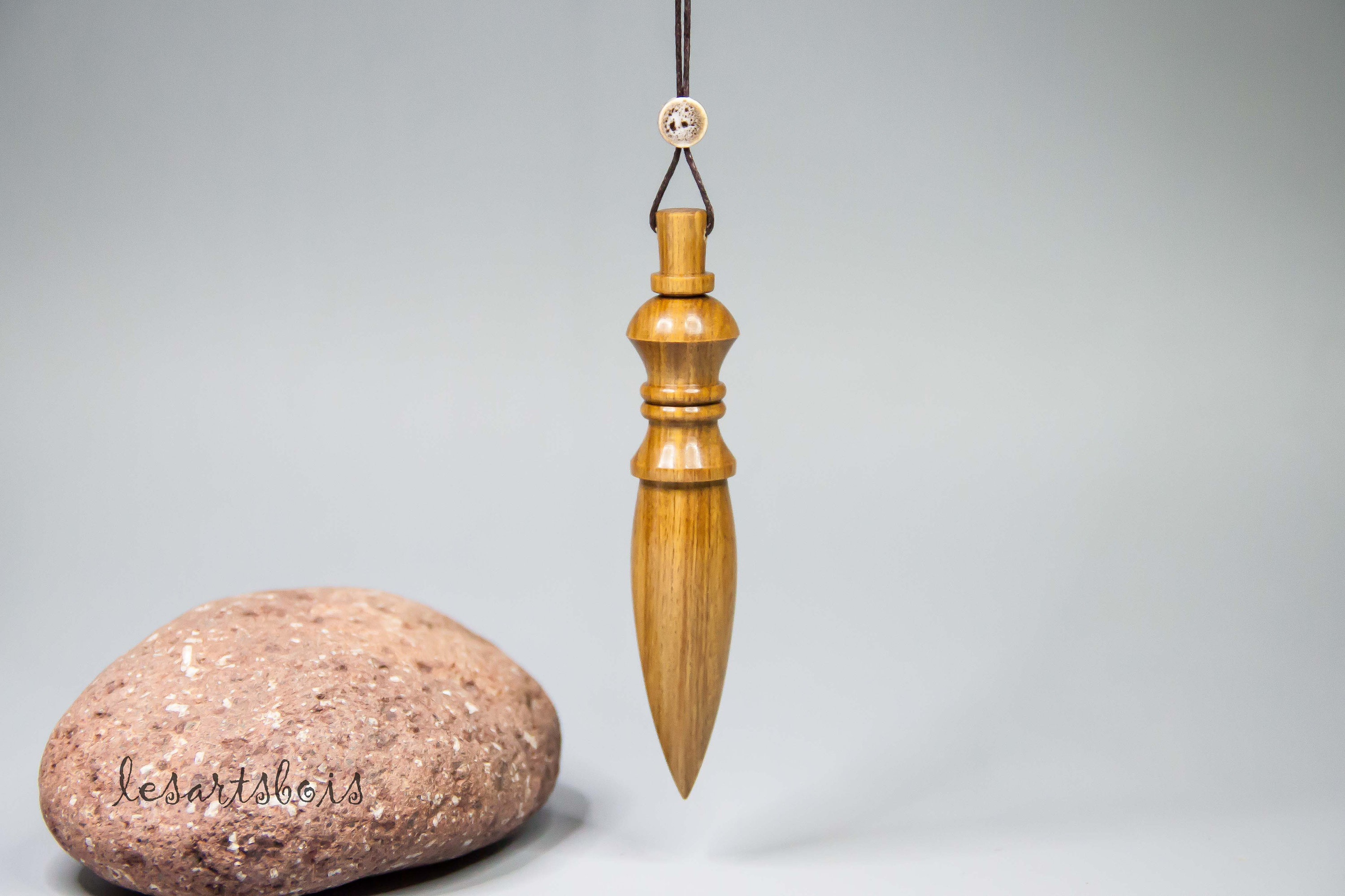 Pendule de Radiesthésie en Bois Précieux Du Vénézuela | Gaiac Appelé Aussi Fer