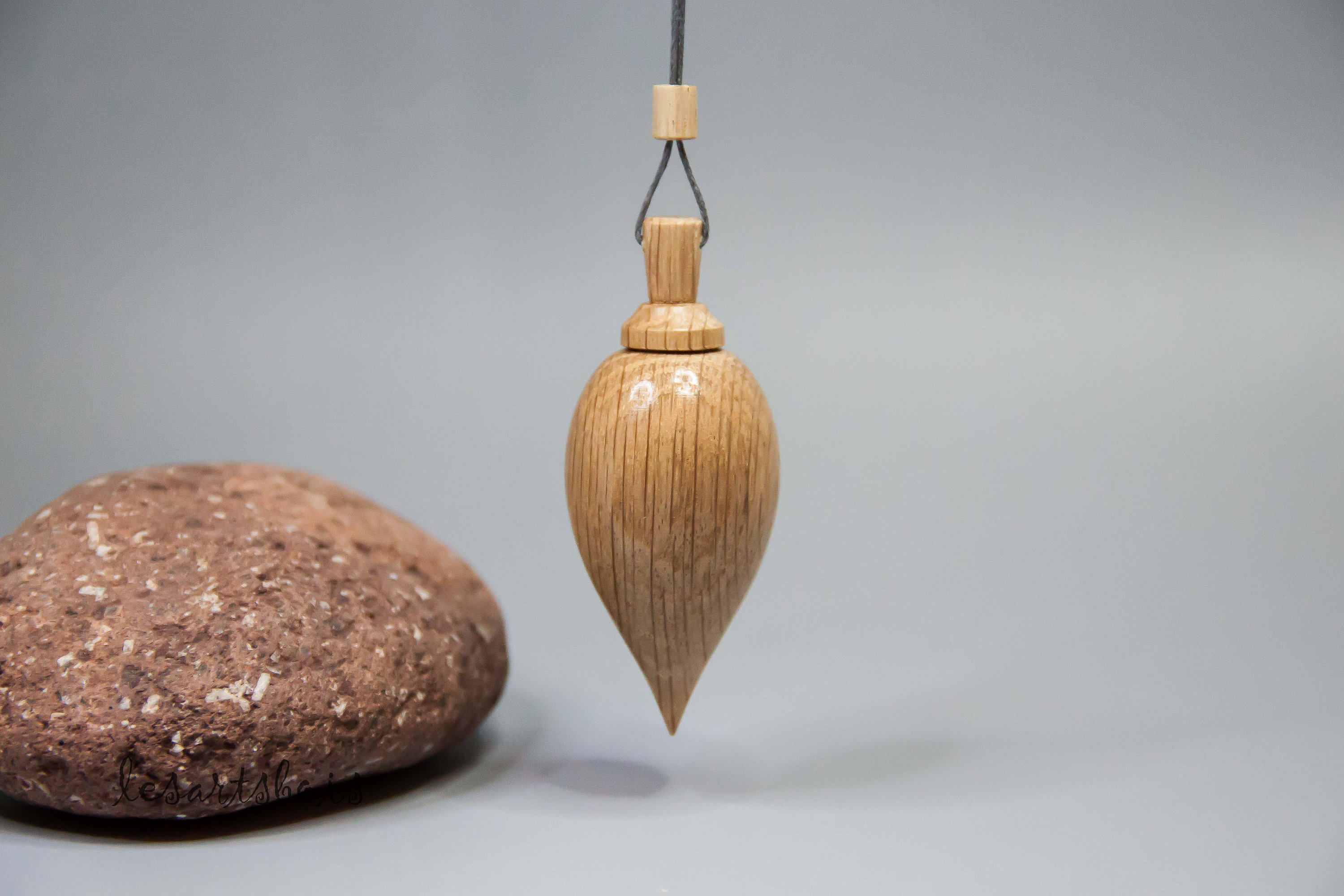 Pendule de Radiesthésie en Bois Chêne