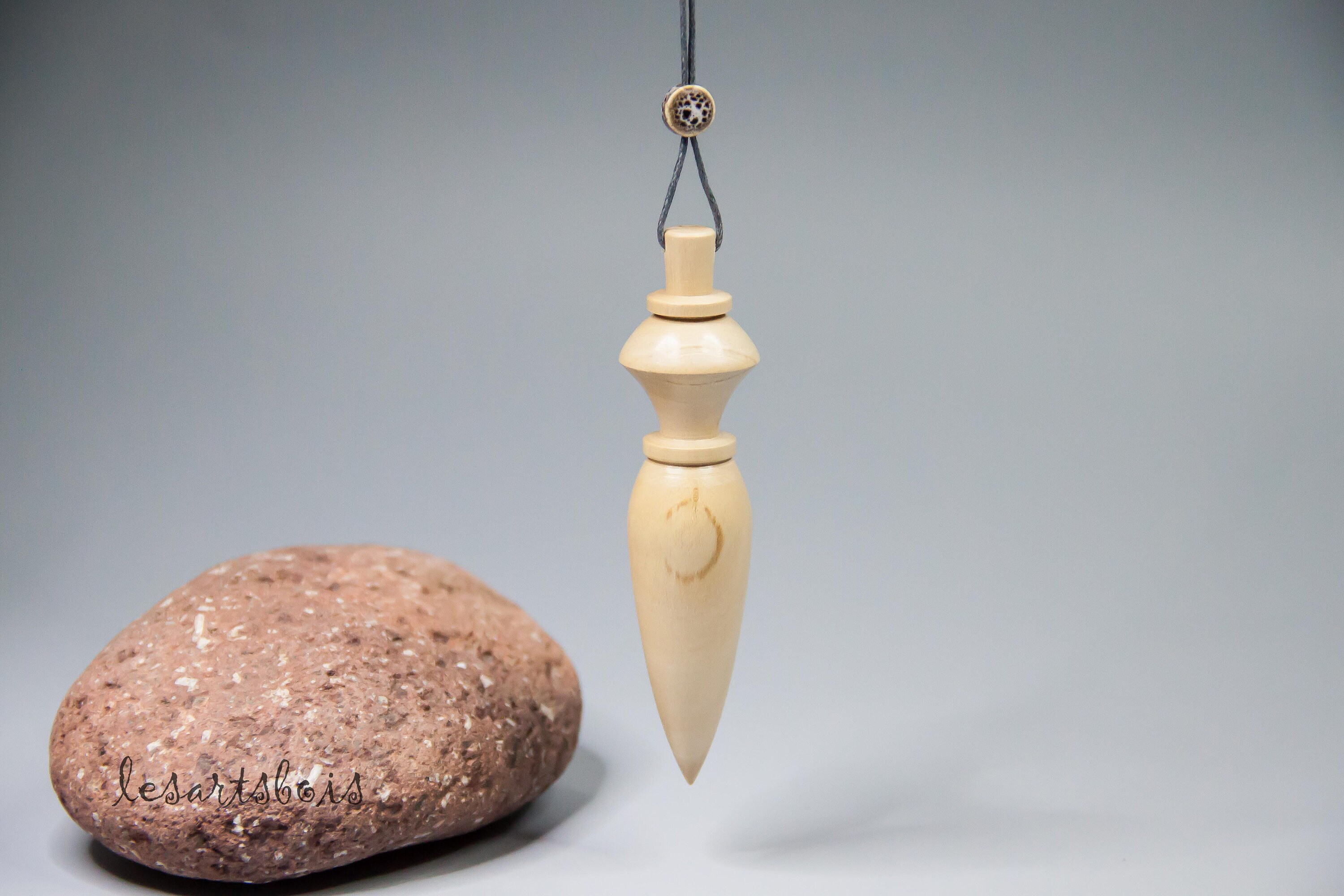 Pendule de Radiesthésie en Bois Houx