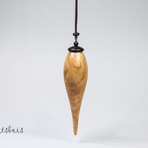 Pendule de radiesthésie en bois de chêne ( France ) et de bois d'Ebène noire ( Cameroun ) Lesté - Long 9 cm - ø 2,3 cm - Poids 21,2 grammes