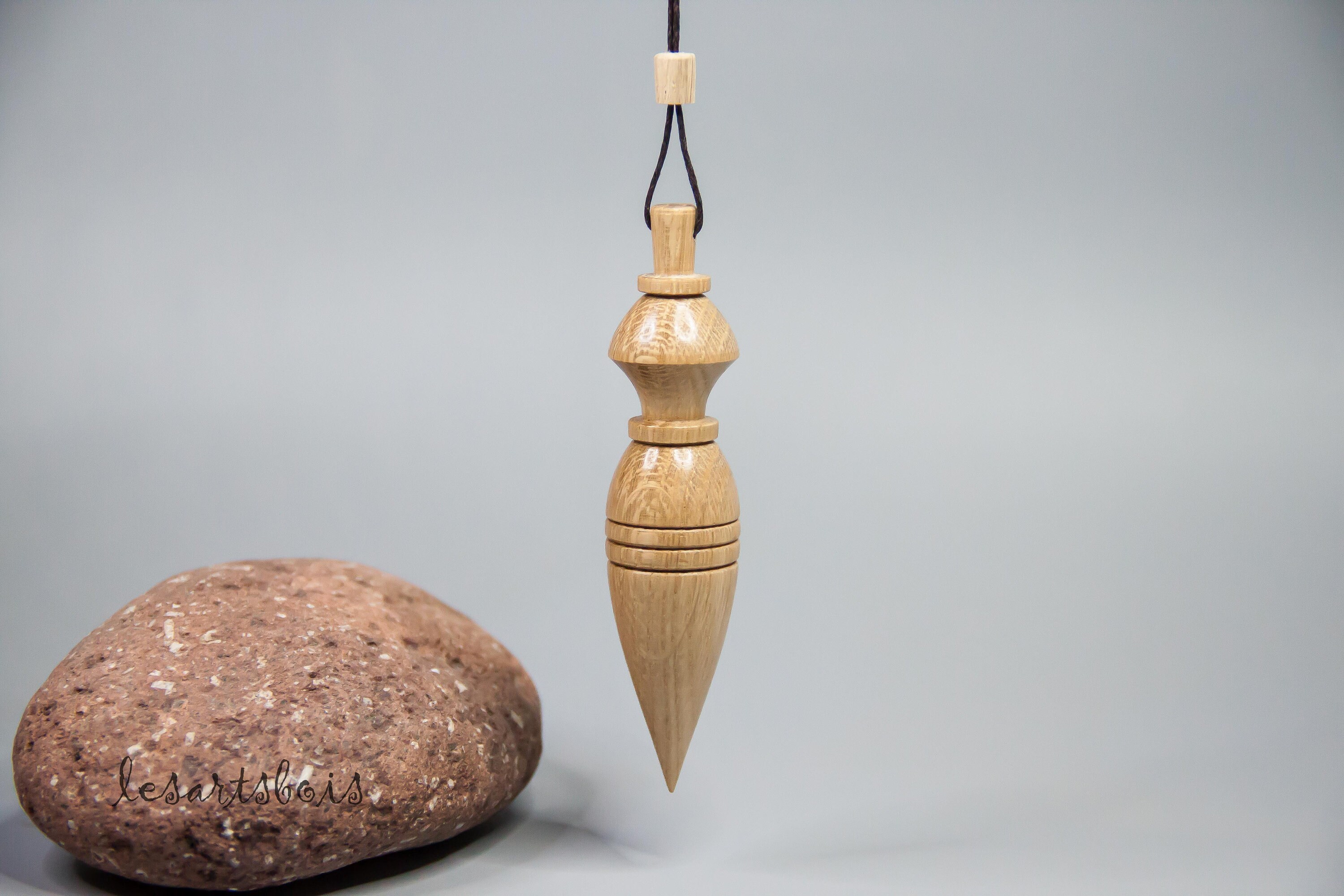 Pendule de Radiesthésie en Bois Chêne