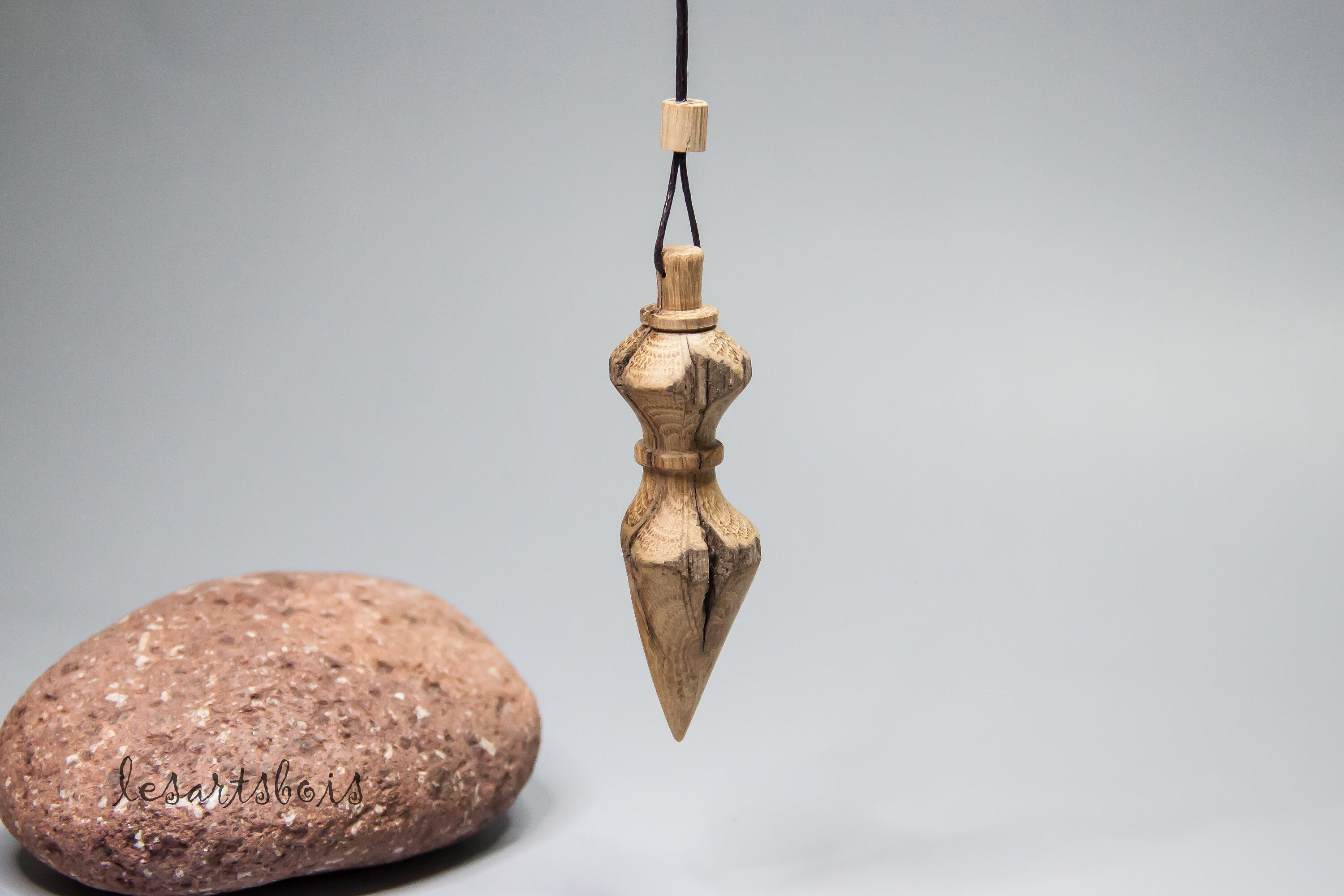 Pendule de Radiesthésie Rustique en Bois Chêne