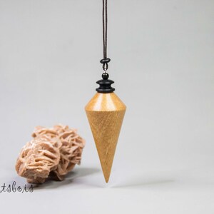 Pendule divinatoire en bois de Movingui ( Afrique ) et d'Ébène noire ( Cameroun ) Lesté - Long 7 cm - ø 2,6 cm - Poids 16 grammes