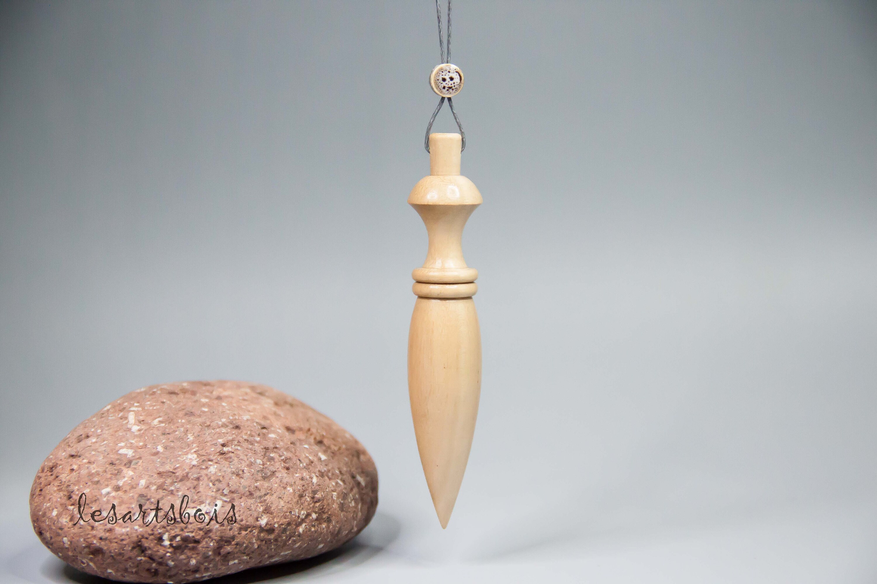 Pendule de Radiesthésie en Bois Charme