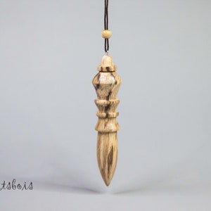 Pendule divinatoire en bois de hêtre échauffé ( France ) Lesté - Long 8,2 cm - ø maxi 1,9 cm - ø mini 1,3 cm - Poids 19,8 grammes