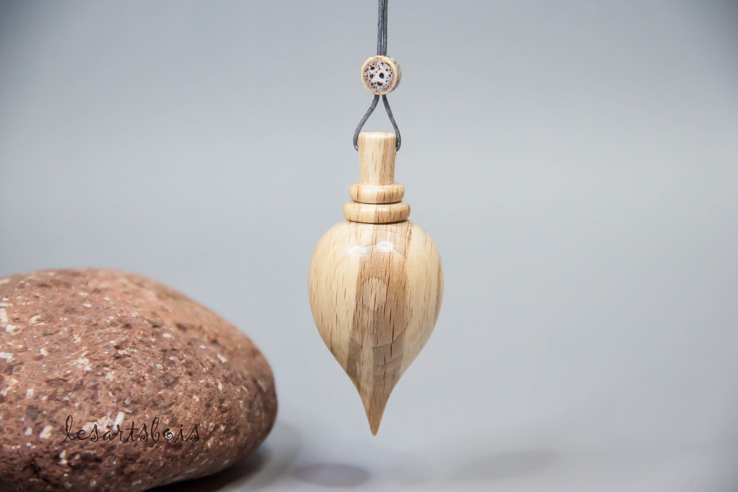 Pendule de Radiesthésie en Bois Hêtre Échauffé