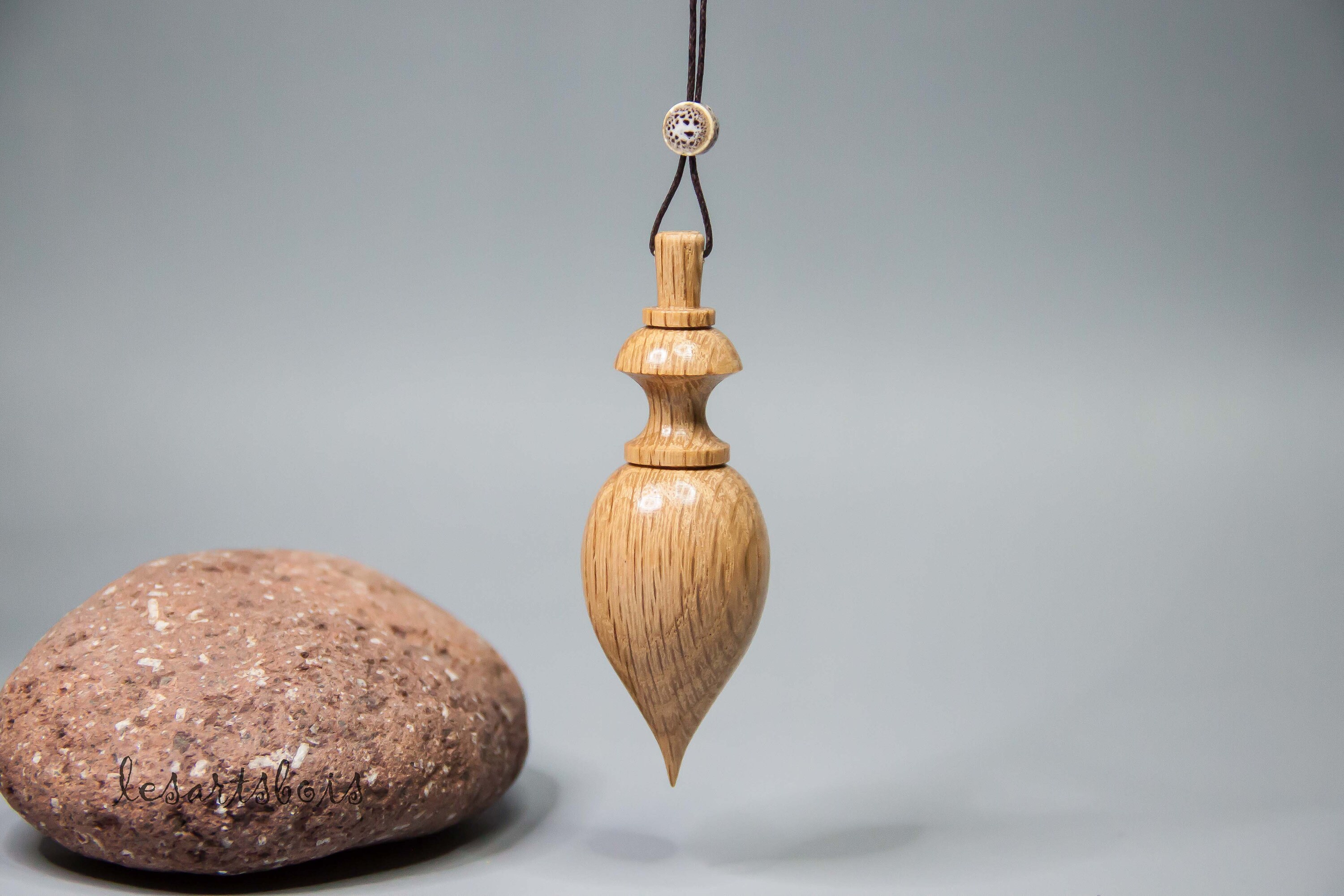 Pendule de Radiesthésie en Bois Chêne