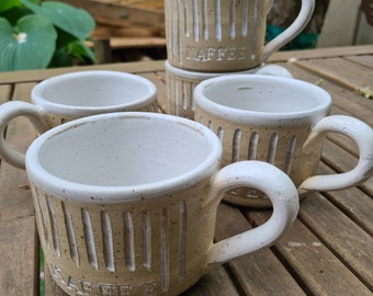 Kaffeetasse mit Schriftzug "Kaffee" weiß glasiert