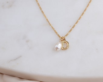 Pearl Initial Necklace Alphabet Mother of Pearl Letter Gold Necklace Initial Birthday Gift Dainty Necklace Delicate Elegant Gift for Her