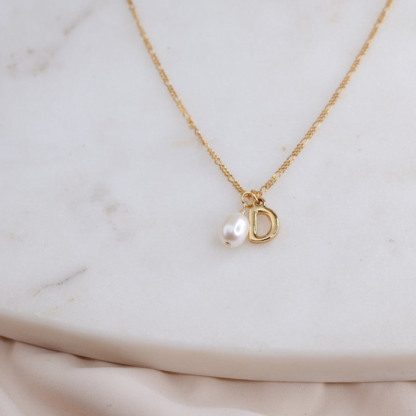 Pearl Initial Necklace Alphabet Mother of Pearl Letter Gold Necklace Initial Birthday Gift Dainty Necklace Delicate Elegant Gift for Her