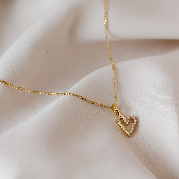 Dainty Heart Necklace Bridesmaid Gift Heart Jewelry Tiny Heart Necklace Girlfriend Gift for Her Gold Heart Pendant Heart Charm Sister Gift