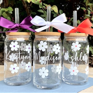 Daisy Glass Tumbler, Personalized Name Iced Coffee Cup, Iced Coffee Cup with Lid and Straw, Bridesmaid Gift, Coffee Mug, Iced Coffee Glass,