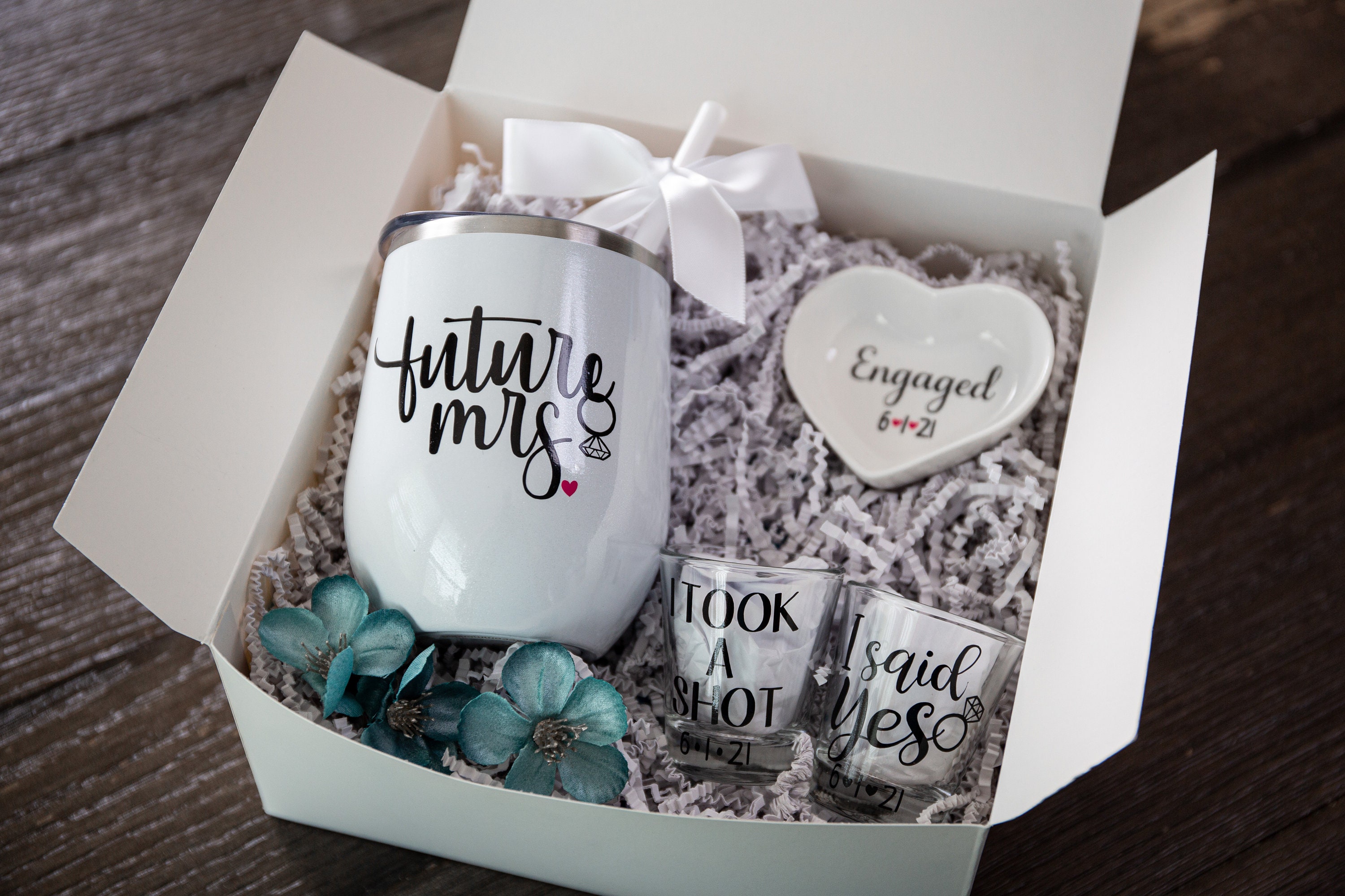 Marriage Gift for Couples – Between Boxes Gifts