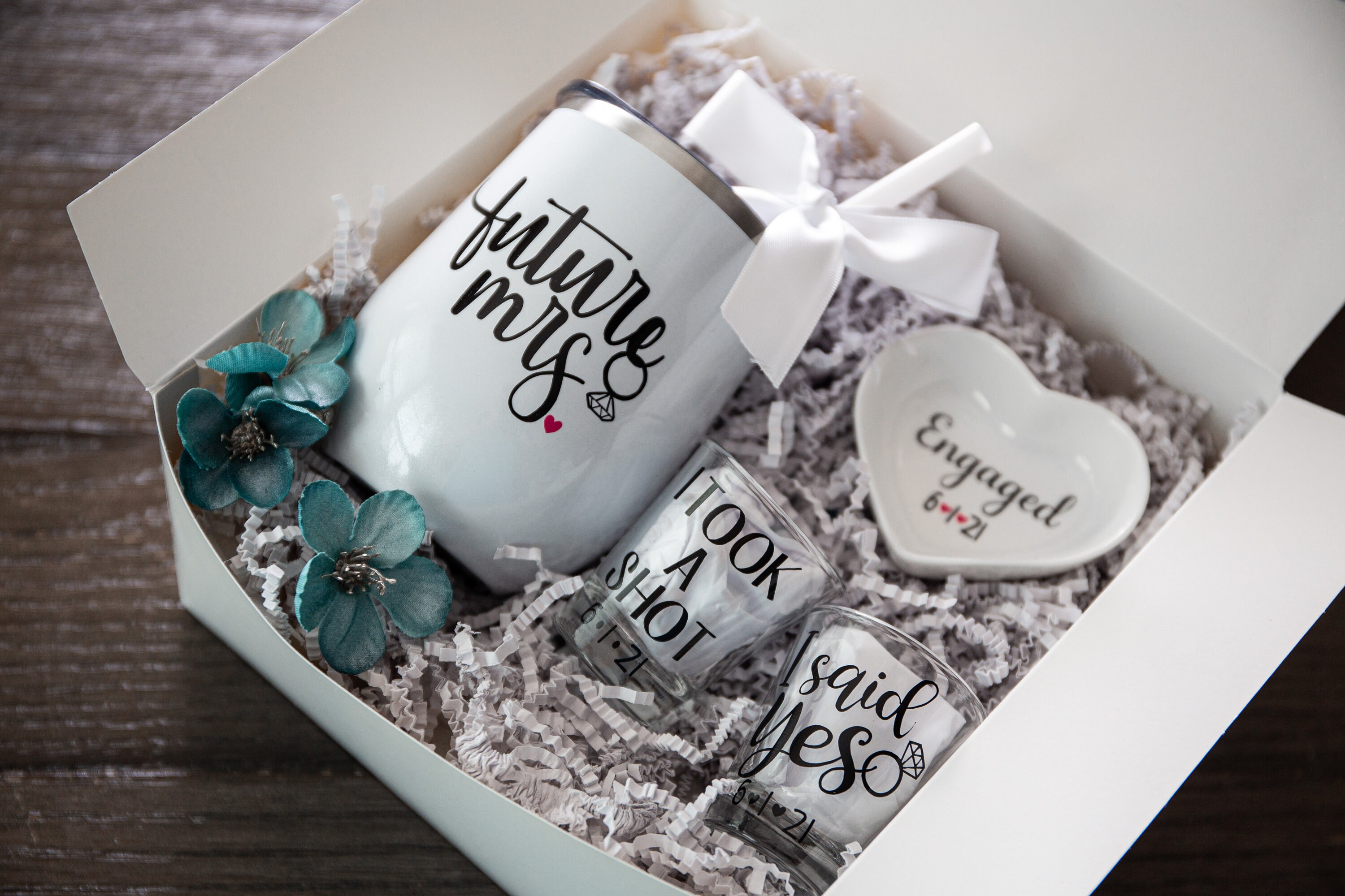  lpmisake Wedding Gifts Engagement Gifts for Couples
