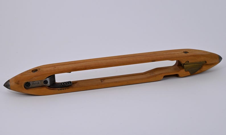 Vintage Wooden Loom Shuttle – Stick Shuttle, Metal Tipped - More shuttles added! 42 cm met. ins brown