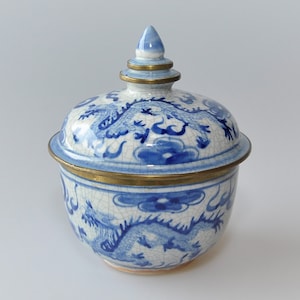 Blue and White Porcelain Bowl with Lid from Yongle Period (modern) Thailand