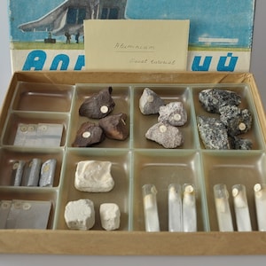 Guide visuel vintage en ALUMINIUM / Carte scolaire / Ensemble éducatif de schéma de production et de composants en aluminium 1981