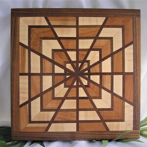 Schneidebrett aus Holz – 11x11 Artisan Starburst Design – gefertigt aus einzelnen Stücken – Kirsche, Walnuss, Ahorn