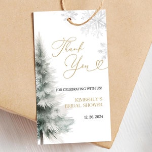 Étiquette de faveur de douche nuptiale d'hiver de neige dans l'amour, étiquette de sac de cadeau de fête de mariage de Noël modifiable, arbre à feuilles persistantes d'or de célébration de vacances DLPB142