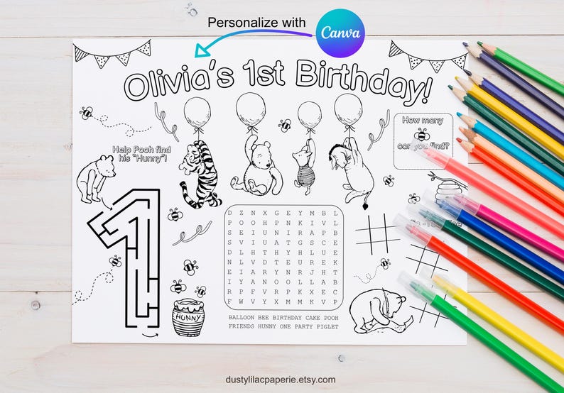 Pode incluir: P&aacute;gina para colorir em preto e branco para um primeiro anivers&aacute;rio, com personagens de Winnie the Pooh, bal&otilde;es, um labirinto e uma busca de palavras. O texto diz "Olivia's 1st Birthday!" e inclui a frase "Help Pooh find his Hunny!" Um conjunto de l&aacute;pis de cor est&aacute; no fundo.