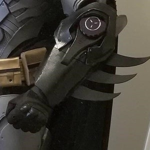 Vengeance Asylum Bat cosplay Gauntlet foam template