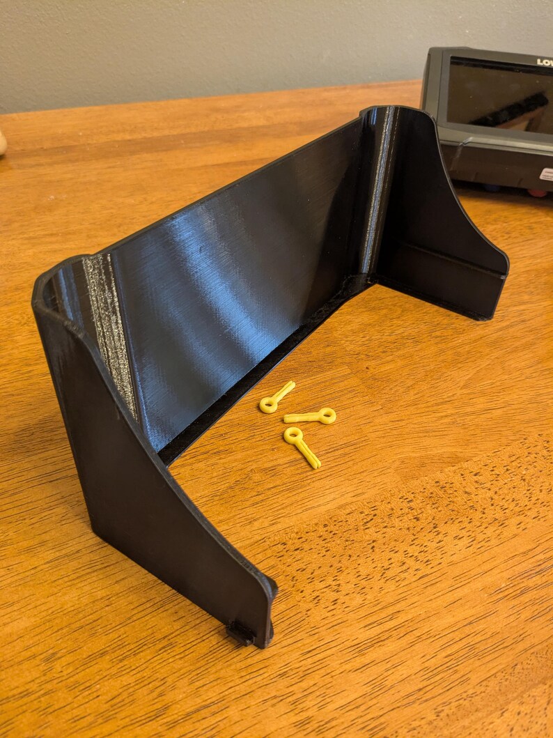 Lowrance HDS Carbon 9 fish finder sunshade - slide on, slide off, easy to secure bild 2