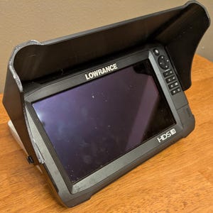 Lowrance HDS Carbon 9 fish finder sunshade - slide on, slide off, easy to secure bild 1