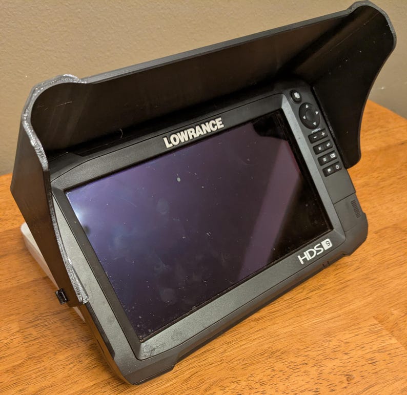 Lowrance HDS Carbon 9 fish finder sunshade - slide on, slide off, easy to secure bild 1