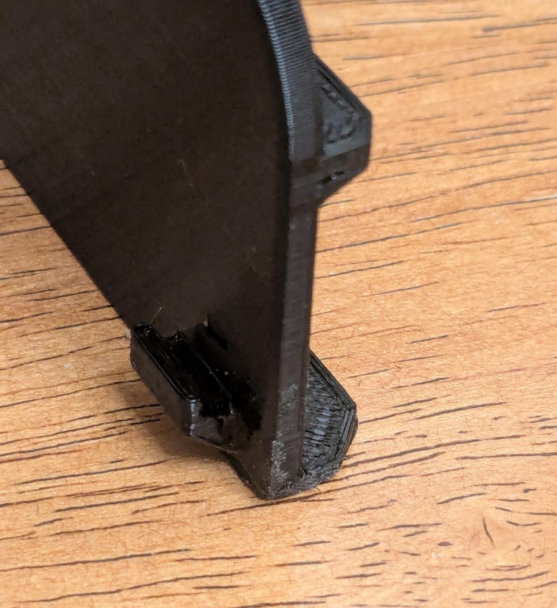 Lowrance HDS Carbon 9 fish finder sunshade - slide on, slide off, easy to secure bild 5