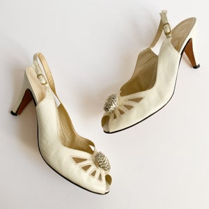 Vintage 1970s Evins Italy Cream Leather Peep Toe Pom Pom Slingback Heels Pumps