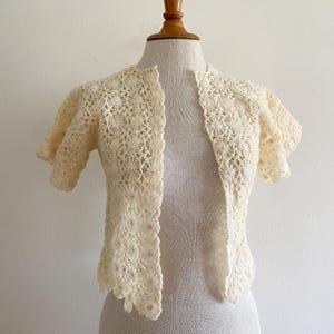 Vintage 1970s Cream Hand Crochet Lacy Cardigan Short Sleeve Cropped XS/XXS