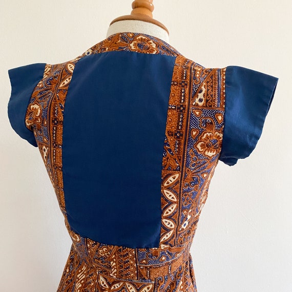 Vintage 1970s Batik Fit Flare V Neck Wrap Dress  - image 4