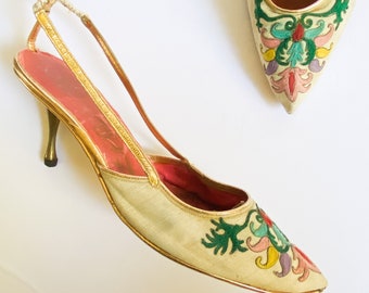 Vintage Taj India Robert Evans Embroidered I Dream of Jeannie Gold Slingback Heels Pumps