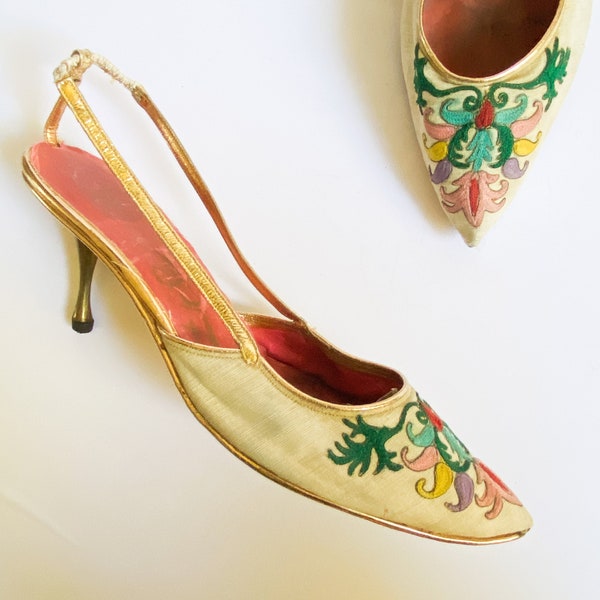 Vintage Taj India Robert Evans Embroidered I Dream of Jeannie Gold Slingback Heels Pumps
