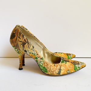 Vintage QualiCraft Hawaiian Floral Print Stiletto Heels Pumps