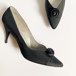 Vintage 1960s Chandler&#39;s Black Crepe Satin Rosette Stiletto Heels Pumps