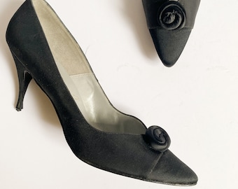 Vintage jaren 1960 Chandler's zwarte crêpe satijnen rozet stiletto hakken pompen