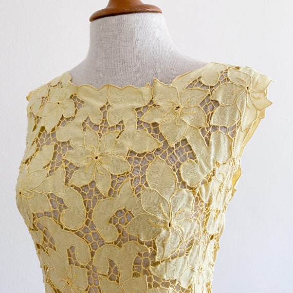 Vintage 1960s Yellow Irish Linen Cutwork Lace Emb… - image 2