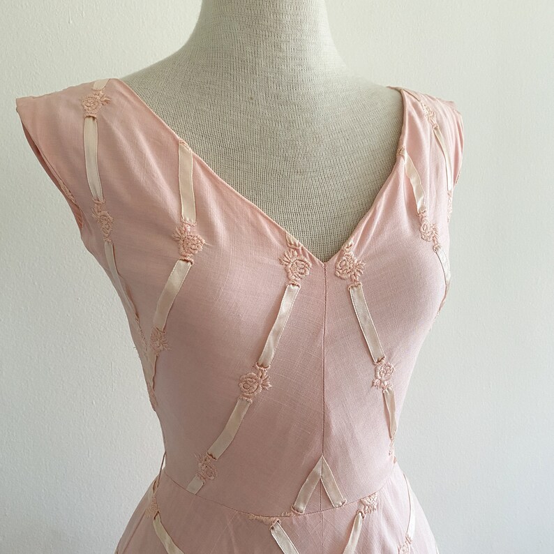 1950s Elegant Pink Lace Chiffon Sleeveless Swing Halter Robe Wedding Party Dress