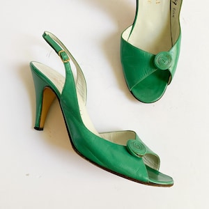 Vintage 1980s Bruno Magli for Saks Fifth Avenue Green Leather Peep Toe Slingback Heels Sandals Italy