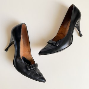 Vintage Hahn Black Leather Stitched Toe Stiletto Heels Pumps