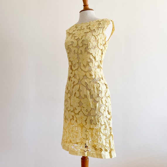 Vintage 1960s Yellow Irish Linen Cutwork Lace Emb… - image 3