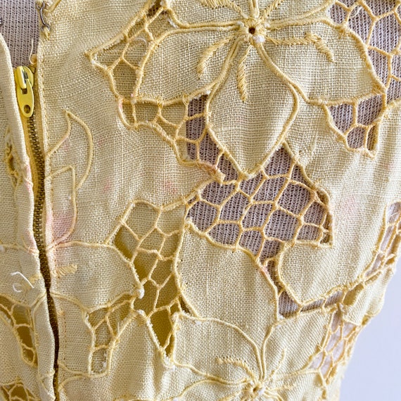 Vintage 1960s Yellow Irish Linen Cutwork Lace Emb… - image 9