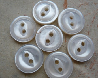10 kleine Perlmuttknöpfe off white 11mm gross 2-Loch stabil