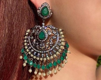 Emerald CZ oorbellen • Sabyasachi oorbellen • Statement sieraden • Indiase sieraden • Indiase oorbellen • Amerikaanse diamanten oorbellen • Chaandbali