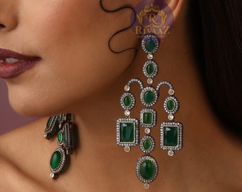 Sabyasachi Emerald Earrings/ Indian Earrings/ Indian Jewelry/Pakistani Jewelry/ Bollywood Jewelry/ Kundan earrings/ Sabhyasachi Jewelry