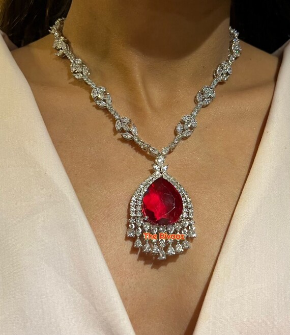 Red diamond pendant online
