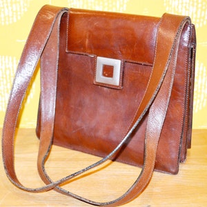 Bolso de mano vintage auténtico de piel marrón, años 70, retro, mediados de siglo, estilo shabby chic, estilo campestre, ropa vintage, ropa de segunda mano.